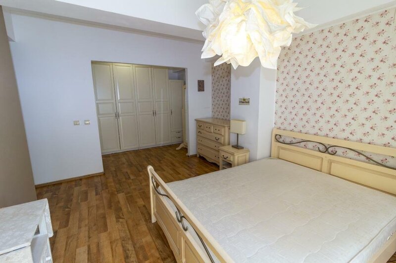 Apartament 3 camere zona straulesti sec.1